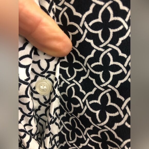 SUNG BY ALFRED SUNG BLOSE WHITH BUTTONS DOWN in size large - Picture 3 of 6